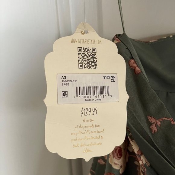 Brand new dress - Picture 4 of 4